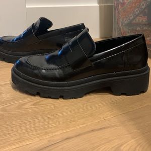 Zara Size 39 Black Patent Leather Lug Sole Loafers